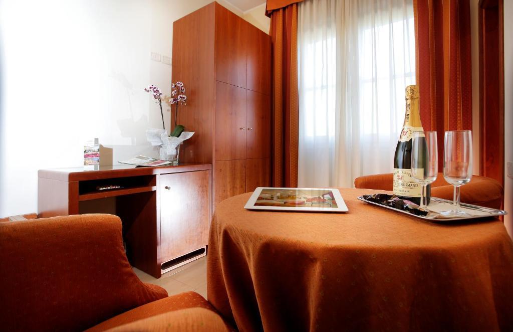 Hotel Michelangelo Terranuova Bracciolini Szoba fotó